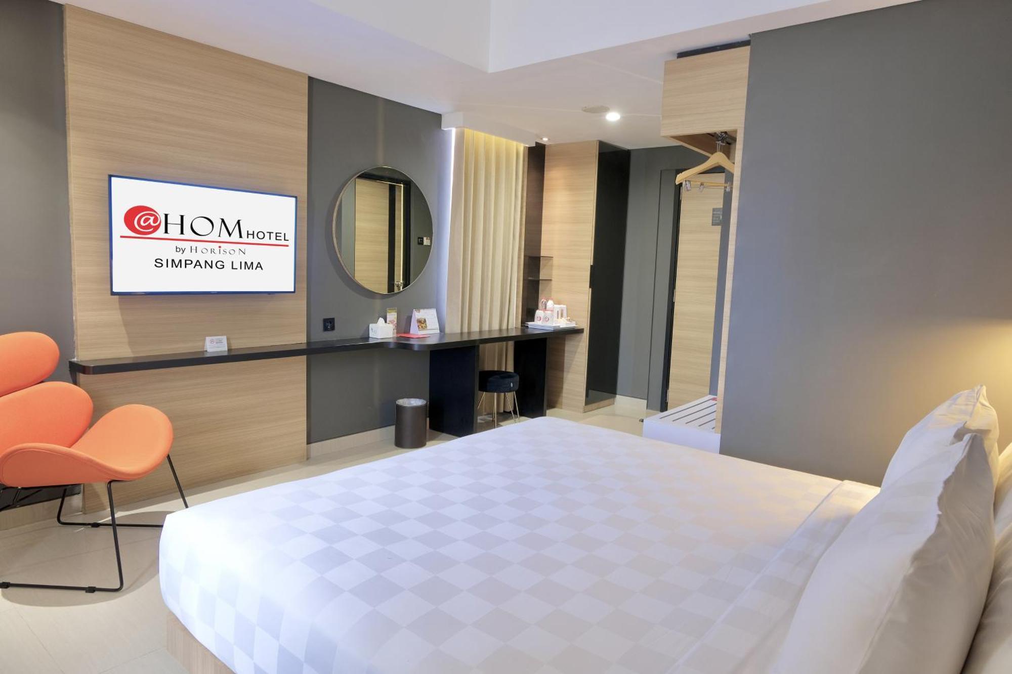 Hotel @Hom Semarang Simpang Lima Exterior foto
